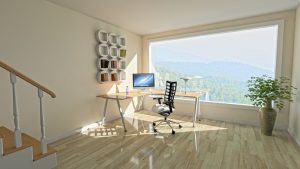 Bureau de télétravail avec un fauteuil ergonomique